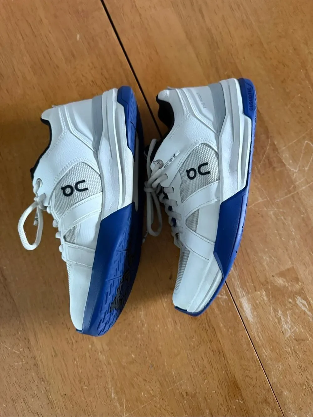 On Cloud On The Roger Advantage Tennis Shoes White Blue Women’s Size 7